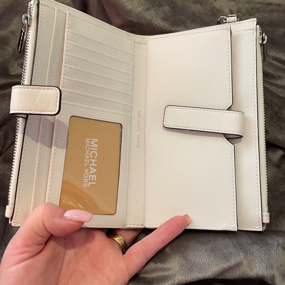 Michael Kors wristlet/wallet - Picture 3 of 7